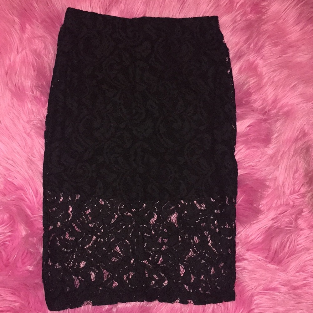 NWOT Knee length lace skirt over.